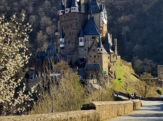 Attraktive Wohnung-elztalidyll-zwischen Mosel,nuerburgring Und Burg Eltz *